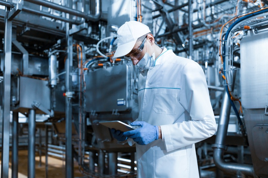 tecnologista em mostra como ter eficiência química e equilibrar commodities e solucoes personalizadas